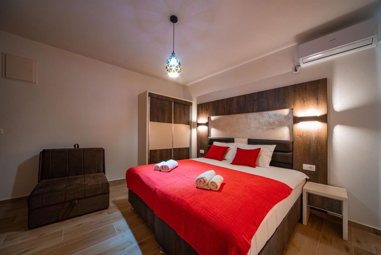 David Lux Beach Rooms Добра вода Екстериор снимка