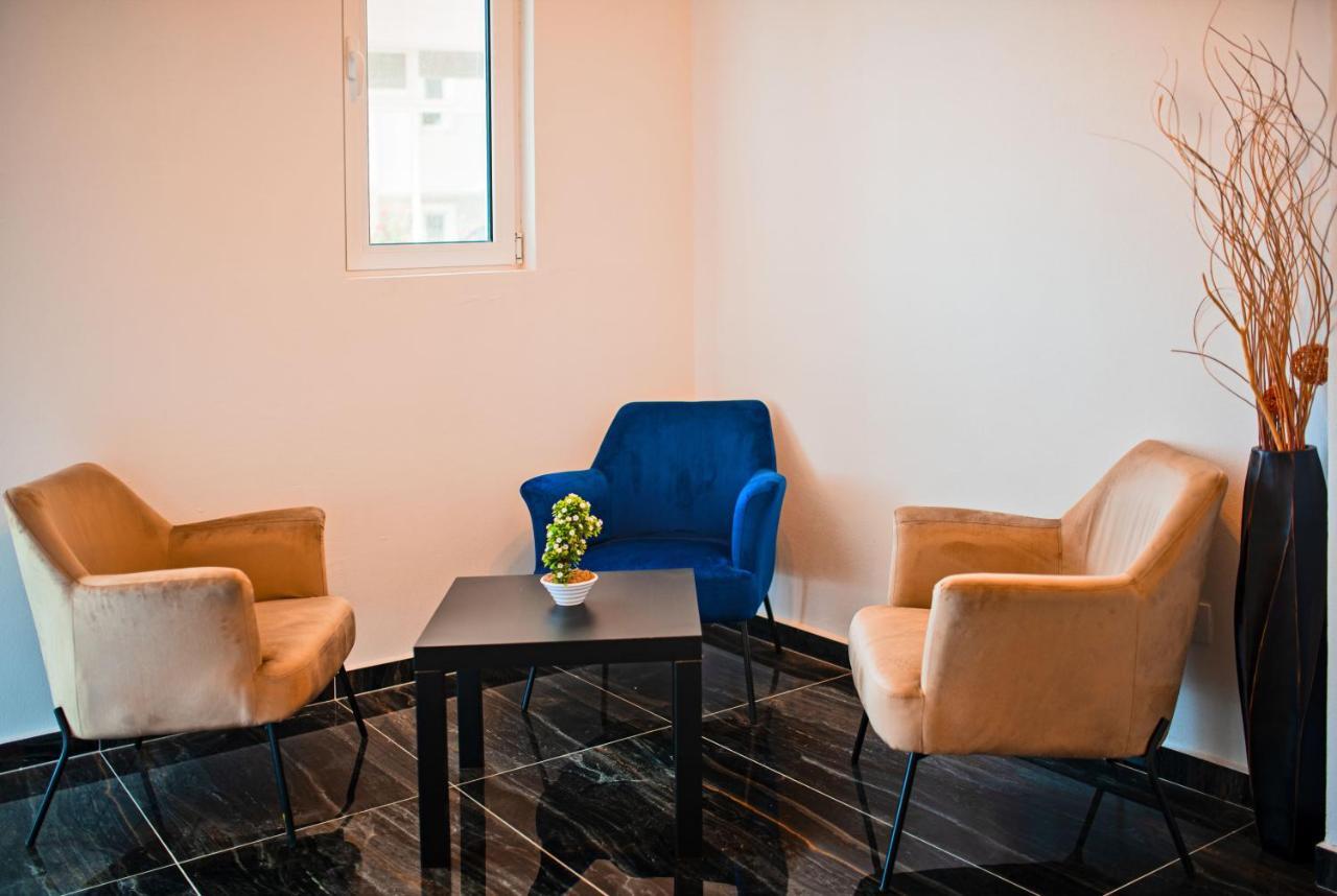 David Lux Beach Rooms Добра вода Екстериор снимка