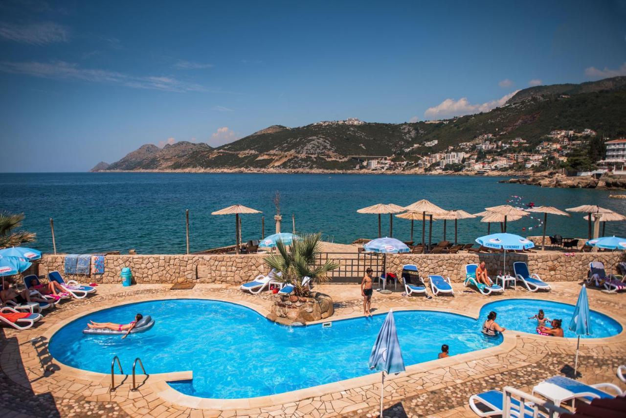 David Lux Beach Rooms Добра вода Екстериор снимка