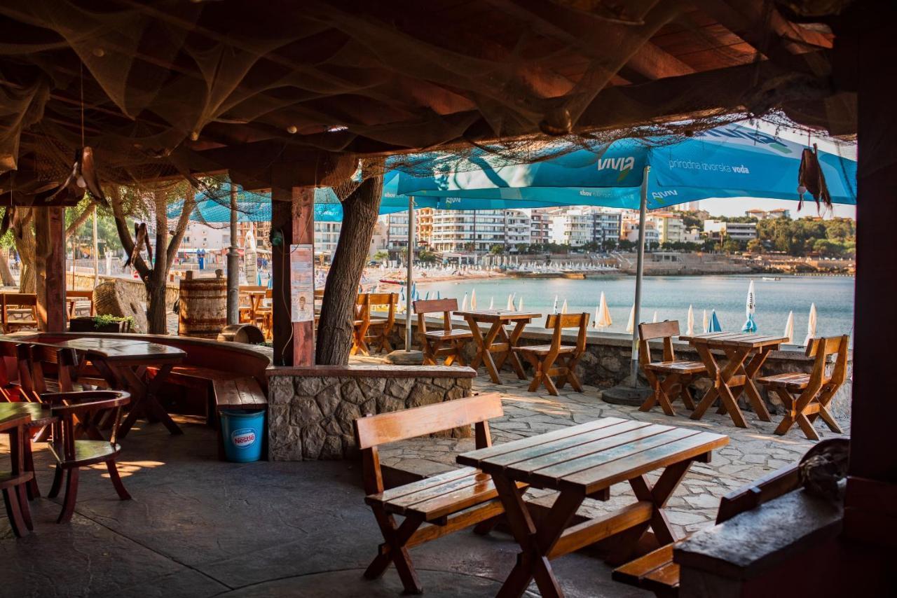 David Lux Beach Rooms Добра вода Екстериор снимка