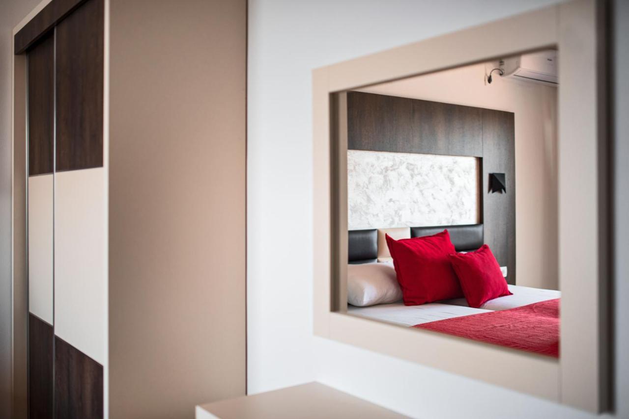 David Lux Beach Rooms Добра вода Екстериор снимка