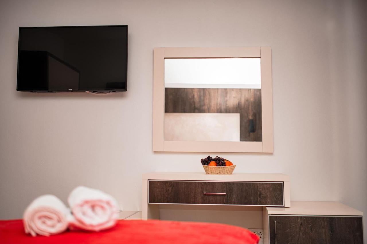 David Lux Beach Rooms Добра вода Екстериор снимка