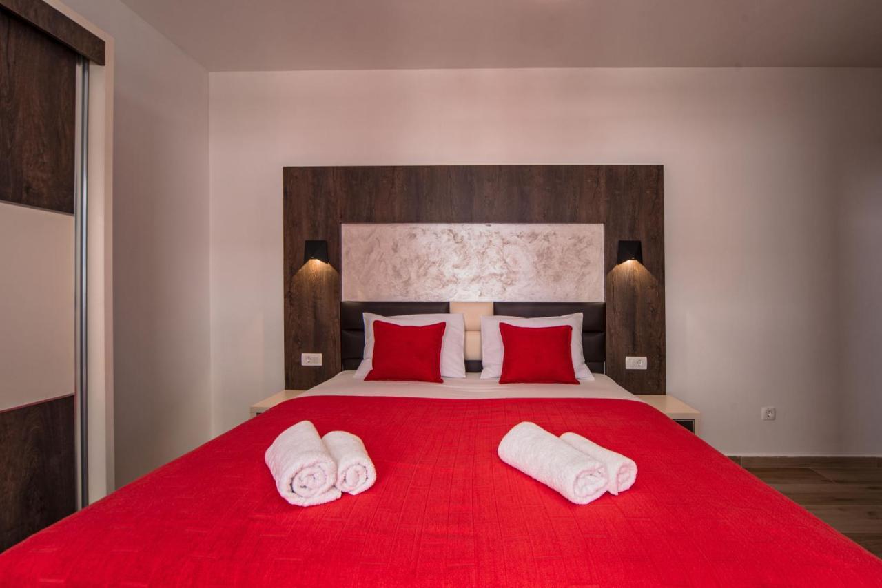 David Lux Beach Rooms Добра вода Екстериор снимка