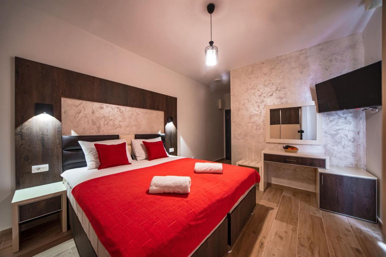 David Lux Beach Rooms Добра вода Екстериор снимка