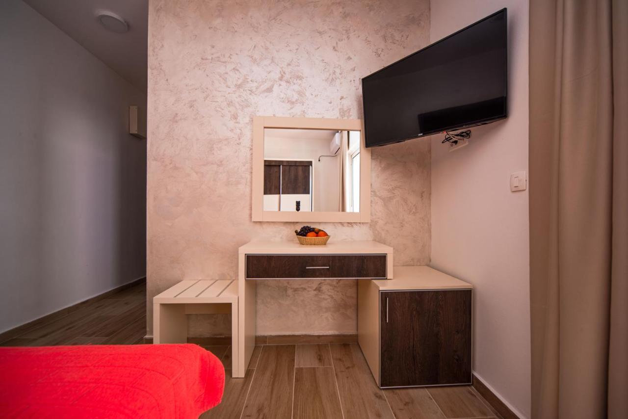 David Lux Beach Rooms Добра вода Екстериор снимка