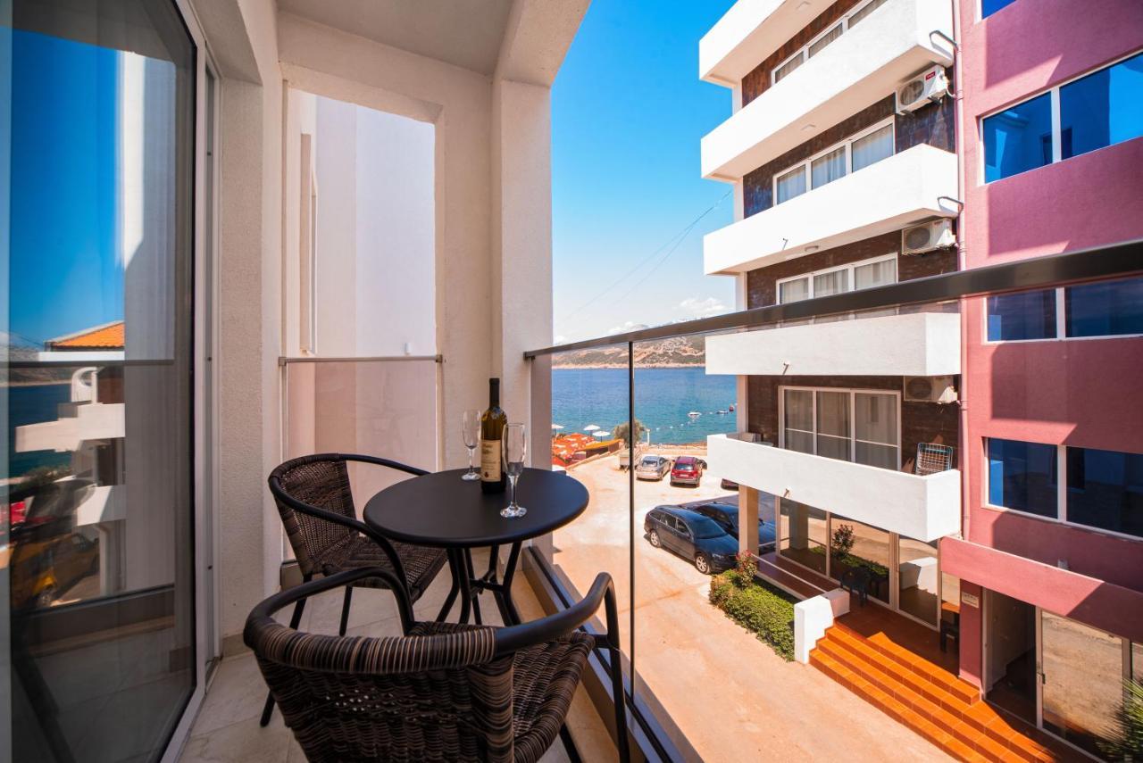 David Lux Beach Rooms Добра вода Екстериор снимка