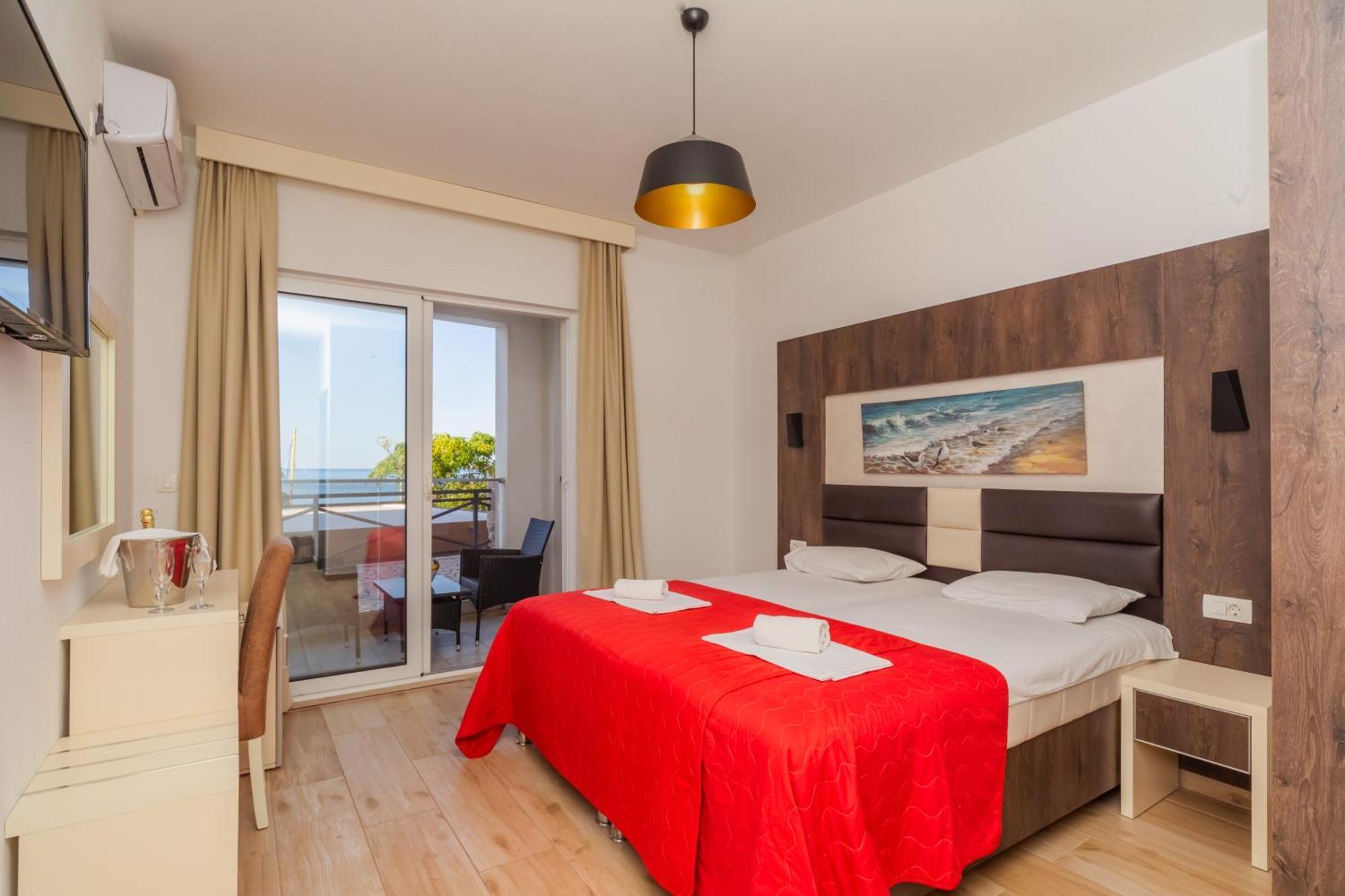 David Lux Beach Rooms Добра вода Екстериор снимка