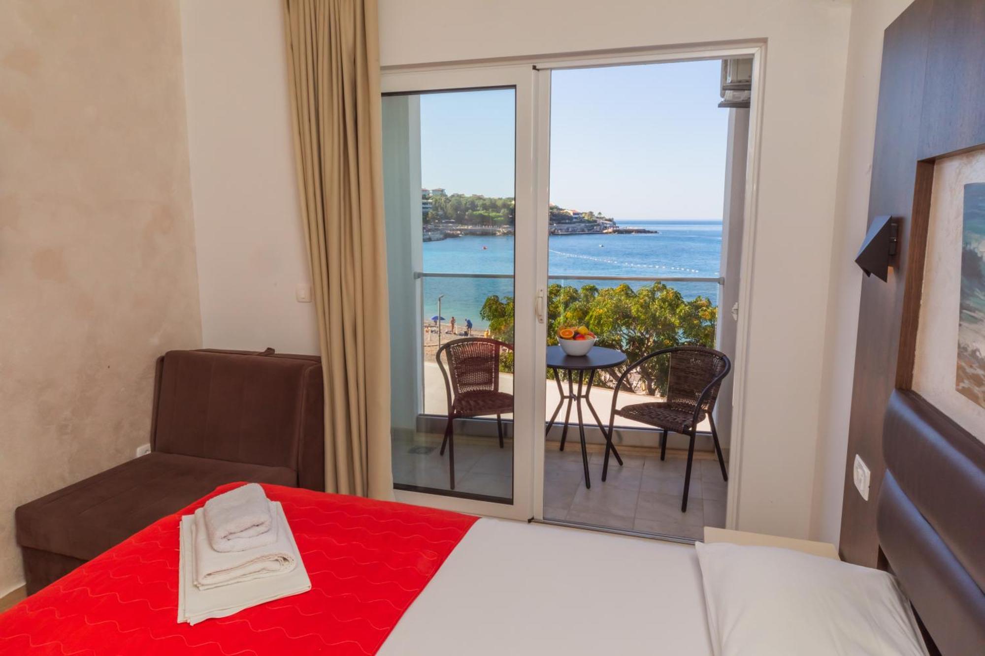 David Lux Beach Rooms Добра вода Екстериор снимка