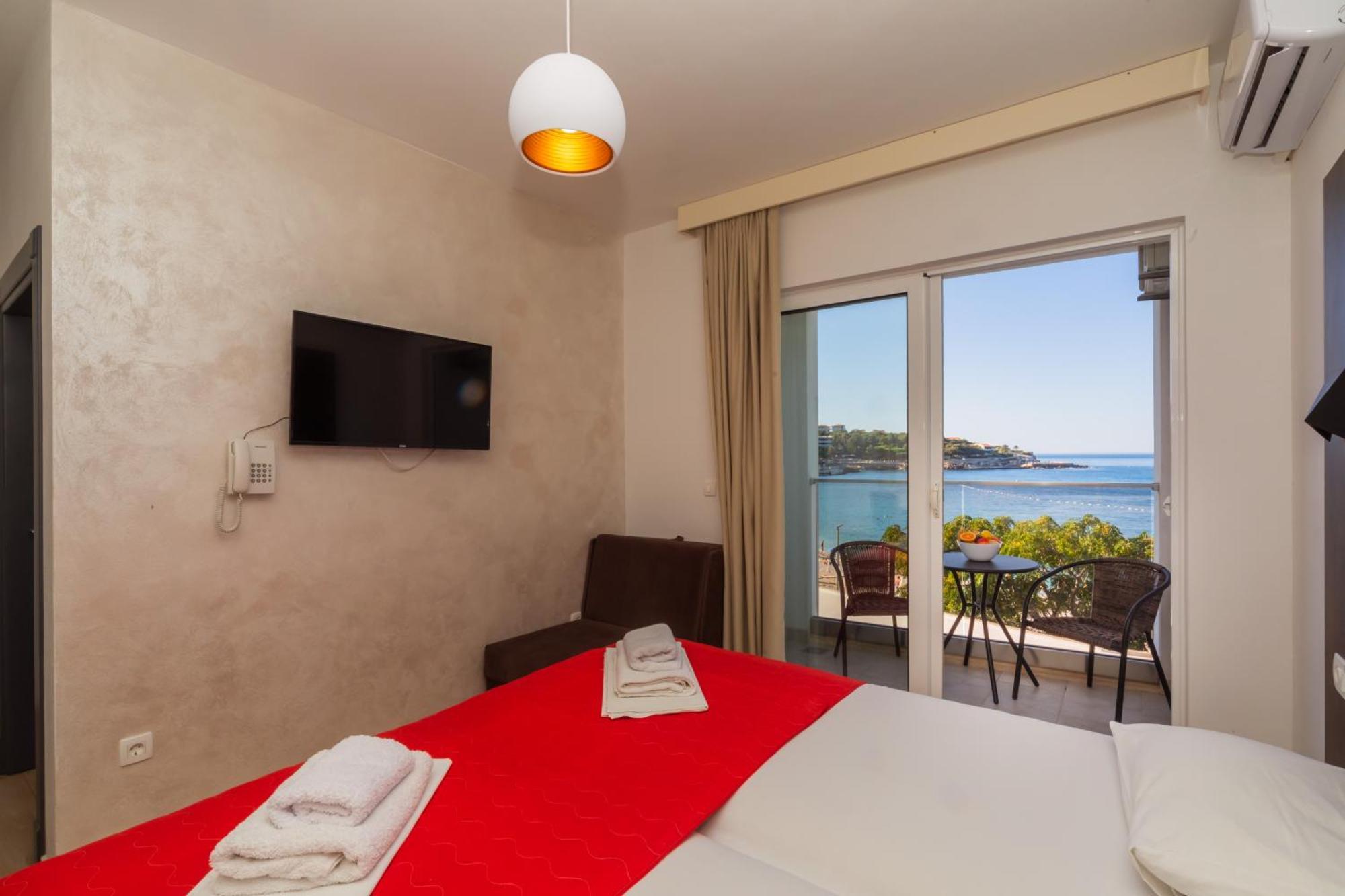 David Lux Beach Rooms Добра вода Екстериор снимка